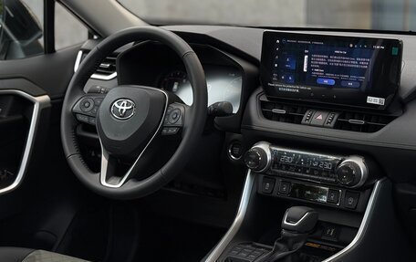 Toyota RAV4, 2025 год, 3 750 000 рублей, 4 фотография