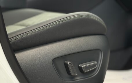 Toyota RAV4, 2025 год, 3 750 000 рублей, 30 фотография