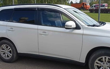Mitsubishi Outlander III рестайлинг 3, 2012 год, 1 300 000 рублей, 2 фотография