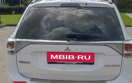 Mitsubishi Outlander III рестайлинг 3, 2012 год, 1 300 000 рублей, 4 фотография