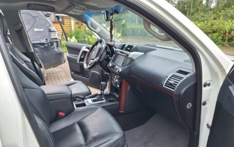 Toyota Land Cruiser Prado 150 рестайлинг 2, 2015 год, 3 600 000 рублей, 6 фотография