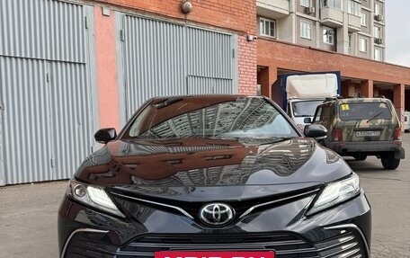 Toyota Camry, 2023 год, 3 700 000 рублей, 2 фотография