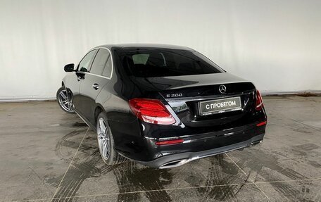 Mercedes-Benz E-Класс, 2019 год, 3 430 000 рублей, 6 фотография