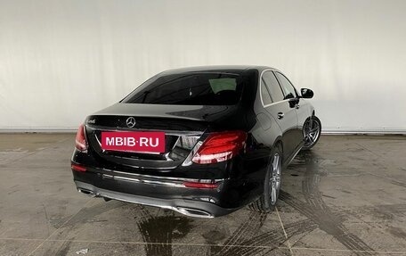 Mercedes-Benz E-Класс, 2019 год, 3 430 000 рублей, 4 фотография