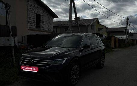 Volkswagen Tiguan II, 2022 год, 3 850 000 рублей, 2 фотография
