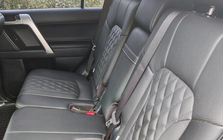 Toyota Land Cruiser Prado 150 рестайлинг 2, 2020 год, 4 990 000 рублей, 6 фотография