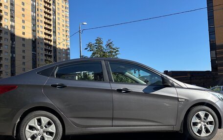 Hyundai Solaris II рестайлинг, 2015 год, 1 500 000 рублей, 2 фотография