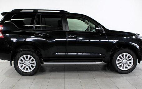 Toyota Land Cruiser Prado 150 рестайлинг 2, 2016 год, 4 000 000 рублей, 4 фотография