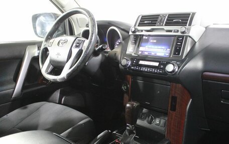 Toyota Land Cruiser Prado 150 рестайлинг 2, 2016 год, 4 000 000 рублей, 13 фотография