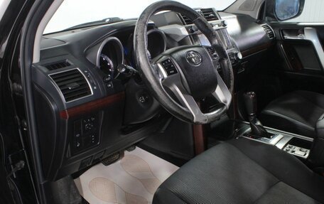 Toyota Land Cruiser Prado 150 рестайлинг 2, 2016 год, 4 000 000 рублей, 16 фотография