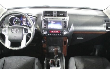 Toyota Land Cruiser Prado 150 рестайлинг 2, 2016 год, 4 000 000 рублей, 14 фотография