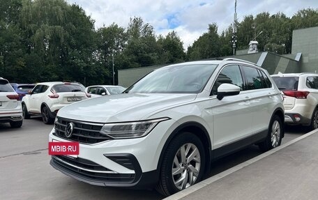 Volkswagen Tiguan II, 2021 год, 2 800 000 рублей, 3 фотография