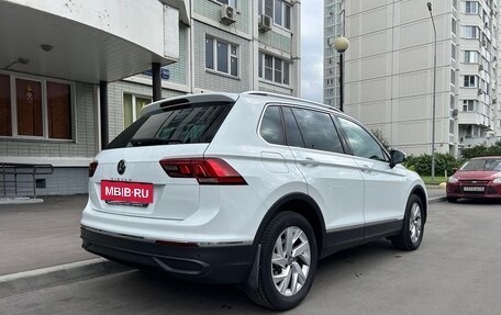 Volkswagen Tiguan II, 2021 год, 2 800 000 рублей, 6 фотография