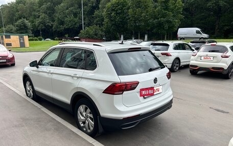 Volkswagen Tiguan II, 2021 год, 2 800 000 рублей, 4 фотография