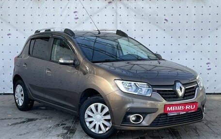 Renault Sandero II рестайлинг, 2019 год, 1 050 000 рублей, 2 фотография