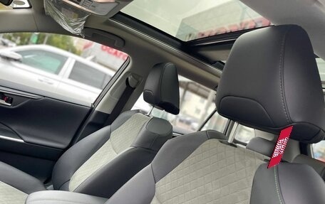 Toyota RAV4, 2025 год, 3 700 000 рублей, 17 фотография