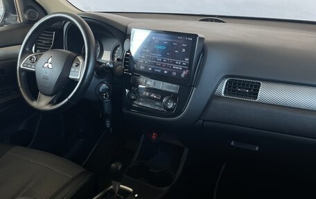 Mitsubishi Outlander III рестайлинг 3, 2013 год, 1 390 000 рублей, 18 фотография