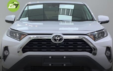 Toyota RAV4, 2021 год, 2 400 000 рублей, 1 фотография