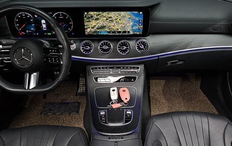 Mercedes-Benz CLS, 2022 год, 4 670 015 рублей, 2 фотография
