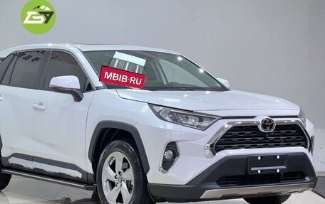 Toyota RAV4, 2021 год, 2 400 000 рублей, 2 фотография