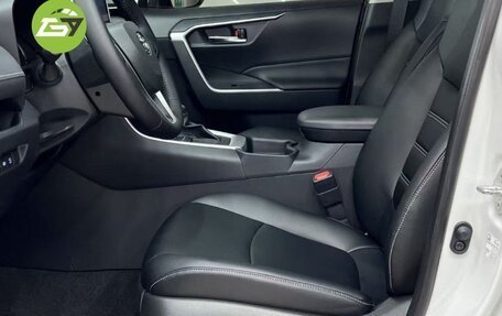 Toyota RAV4, 2021 год, 2 400 000 рублей, 7 фотография