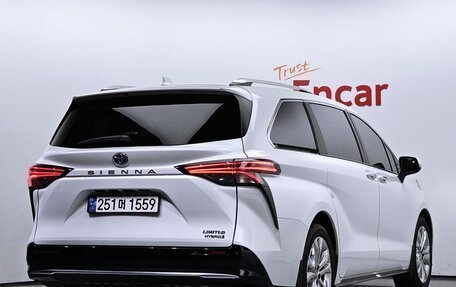 Toyota Sienna, 2022 год, 4 350 015 рублей, 3 фотография
