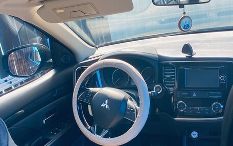 Mitsubishi Outlander III рестайлинг 3, 2016 год, 2 700 000 рублей, 12 фотография