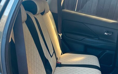 Mitsubishi Outlander III рестайлинг 3, 2016 год, 2 700 000 рублей, 13 фотография