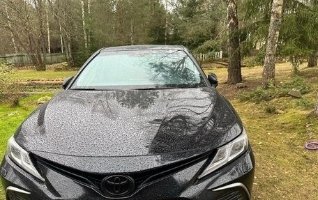 Toyota Camry, 2021 год, 2 500 000 рублей, 3 фотография