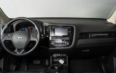 Mitsubishi Outlander III рестайлинг 3, 2016 год, 1 800 000 рублей, 7 фотография