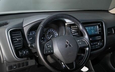 Mitsubishi Outlander III рестайлинг 3, 2016 год, 1 800 000 рублей, 5 фотография