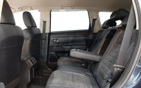 Mitsubishi Outlander III рестайлинг 3, 2021 год, 2 520 000 рублей, 12 фотография