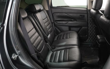 Mitsubishi Outlander III рестайлинг 3, 2016 год, 1 680 000 рублей, 7 фотография