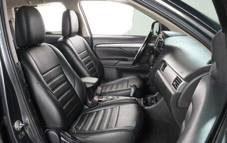 Mitsubishi Outlander III рестайлинг 3, 2016 год, 1 680 000 рублей, 8 фотография