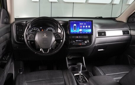 Mitsubishi Outlander III рестайлинг 3, 2016 год, 1 680 000 рублей, 6 фотография