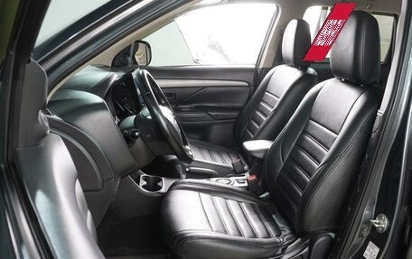 Mitsubishi Outlander III рестайлинг 3, 2016 год, 1 680 000 рублей, 10 фотография