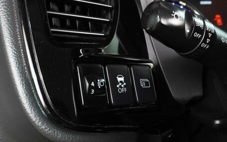 Mitsubishi Outlander III рестайлинг 3, 2016 год, 1 680 000 рублей, 18 фотография