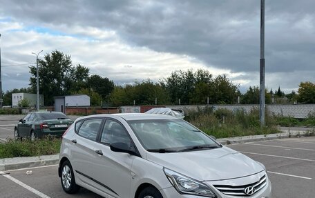 Hyundai Solaris II рестайлинг, 2015 год, 1 350 000 рублей, 1 фотография
