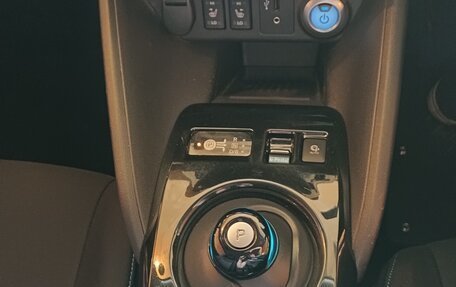 Nissan Leaf II, 2018 год, 1 290 000 рублей, 16 фотография