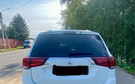 Mitsubishi Outlander III рестайлинг 3, 2018 год, 2 200 000 рублей, 3 фотография
