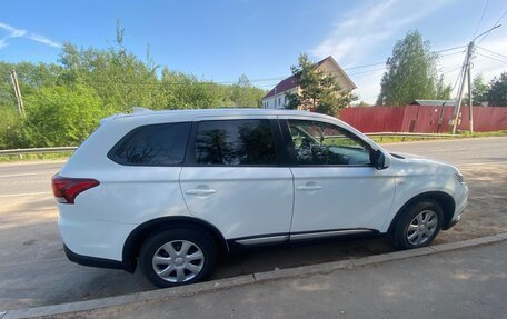 Mitsubishi Outlander III рестайлинг 3, 2018 год, 2 200 000 рублей, 4 фотография
