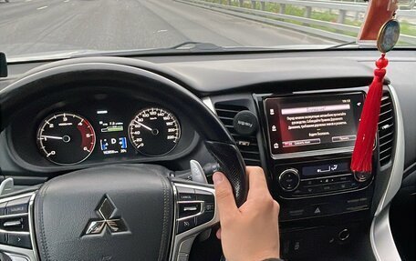 Mitsubishi Pajero Sport III рестайлинг, 2018 год, 2 600 000 рублей, 4 фотография
