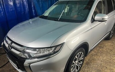 Mitsubishi Outlander III рестайлинг 3, 2018 год, 1 950 000 рублей, 1 фотография