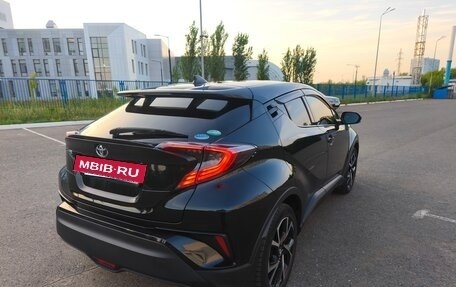 Toyota C-HR I рестайлинг, 2016 год, 2 000 000 рублей, 2 фотография