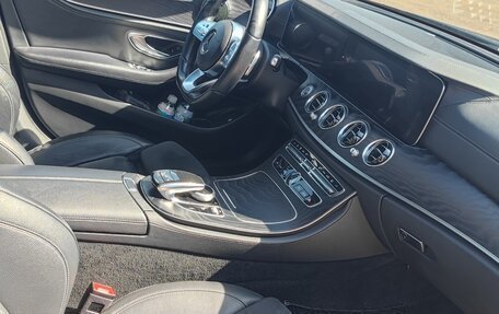 Mercedes-Benz E-Класс, 2019 год, 3 700 000 рублей, 6 фотография