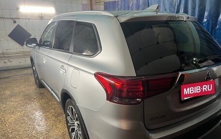 Mitsubishi Outlander III рестайлинг 3, 2018 год, 1 950 000 рублей, 3 фотография
