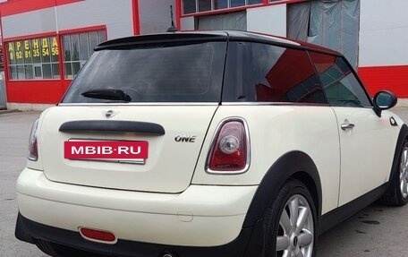 MINI Hatch, 2010 год, 1 100 000 рублей, 5 фотография