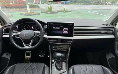 Volkswagen Tiguan II, 2021 год, 3 500 000 рублей, 2 фотография