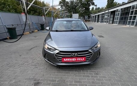 Hyundai Elantra VI рестайлинг, 2017 год, 1 500 000 рублей, 13 фотография