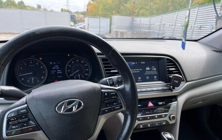 Hyundai Elantra VI рестайлинг, 2017 год, 1 500 000 рублей, 22 фотография